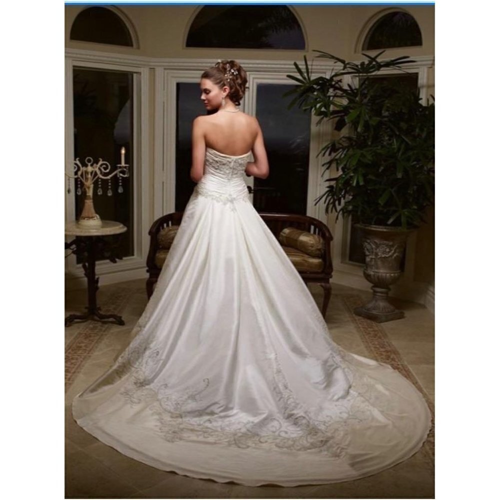 Casablanca Bridal Strapless Embroidered Satin Wedding Dress - Medium
